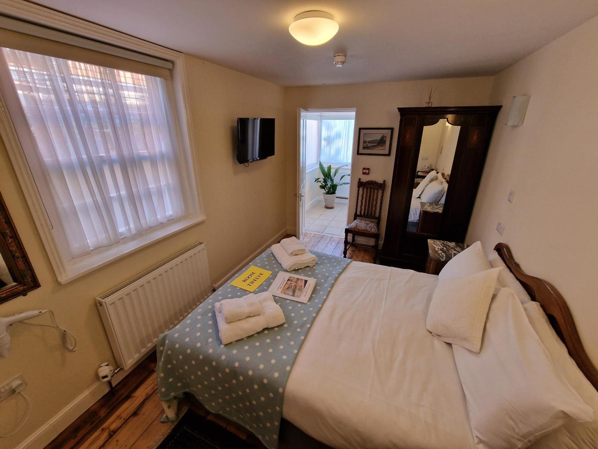 Canterbury Black Horse Room photo