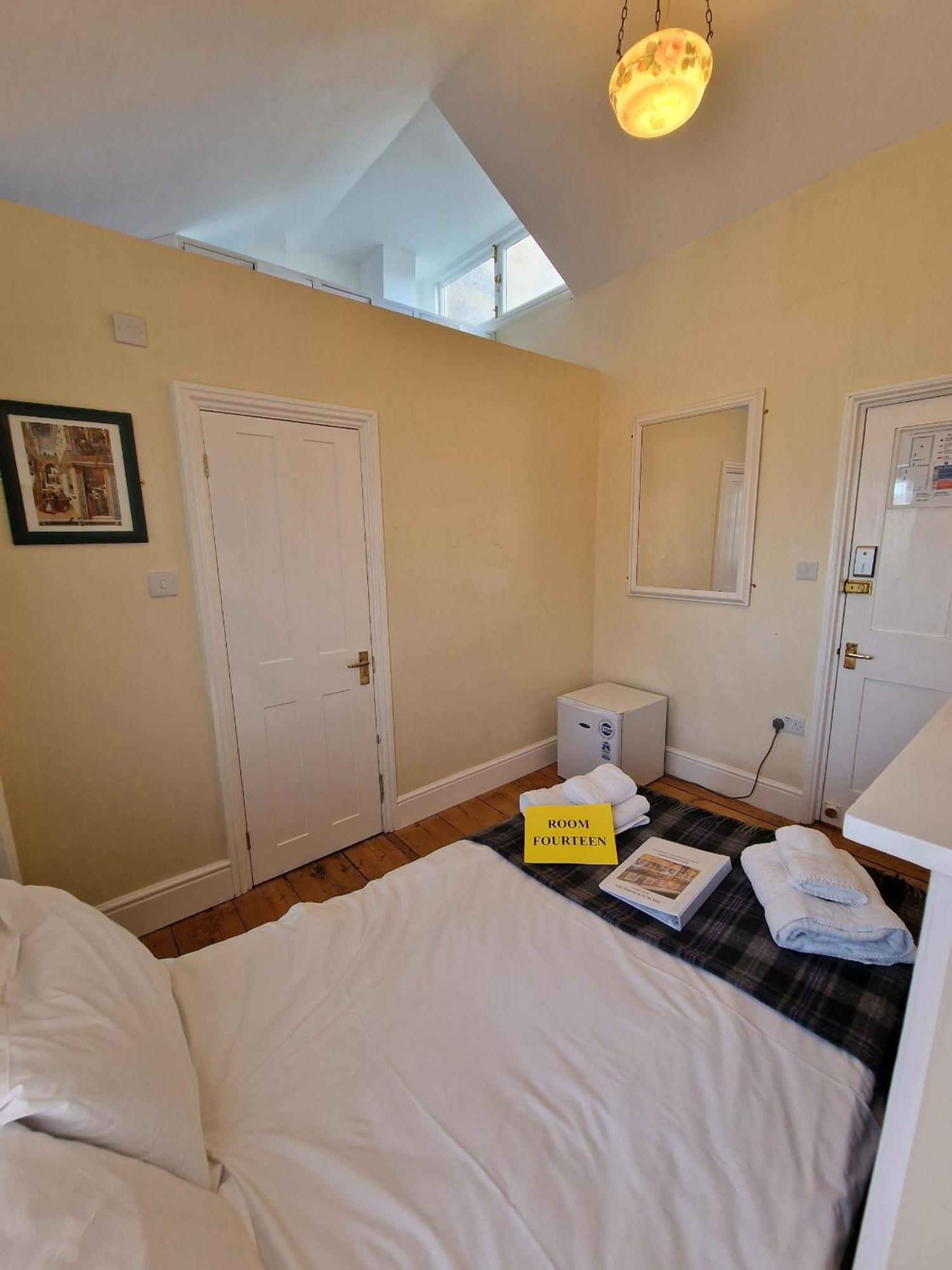 Canterbury Black Horse Room photo