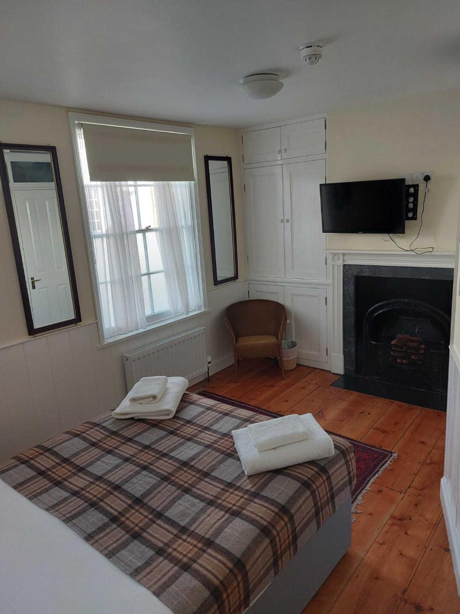 Canterbury Black Horse Room photo