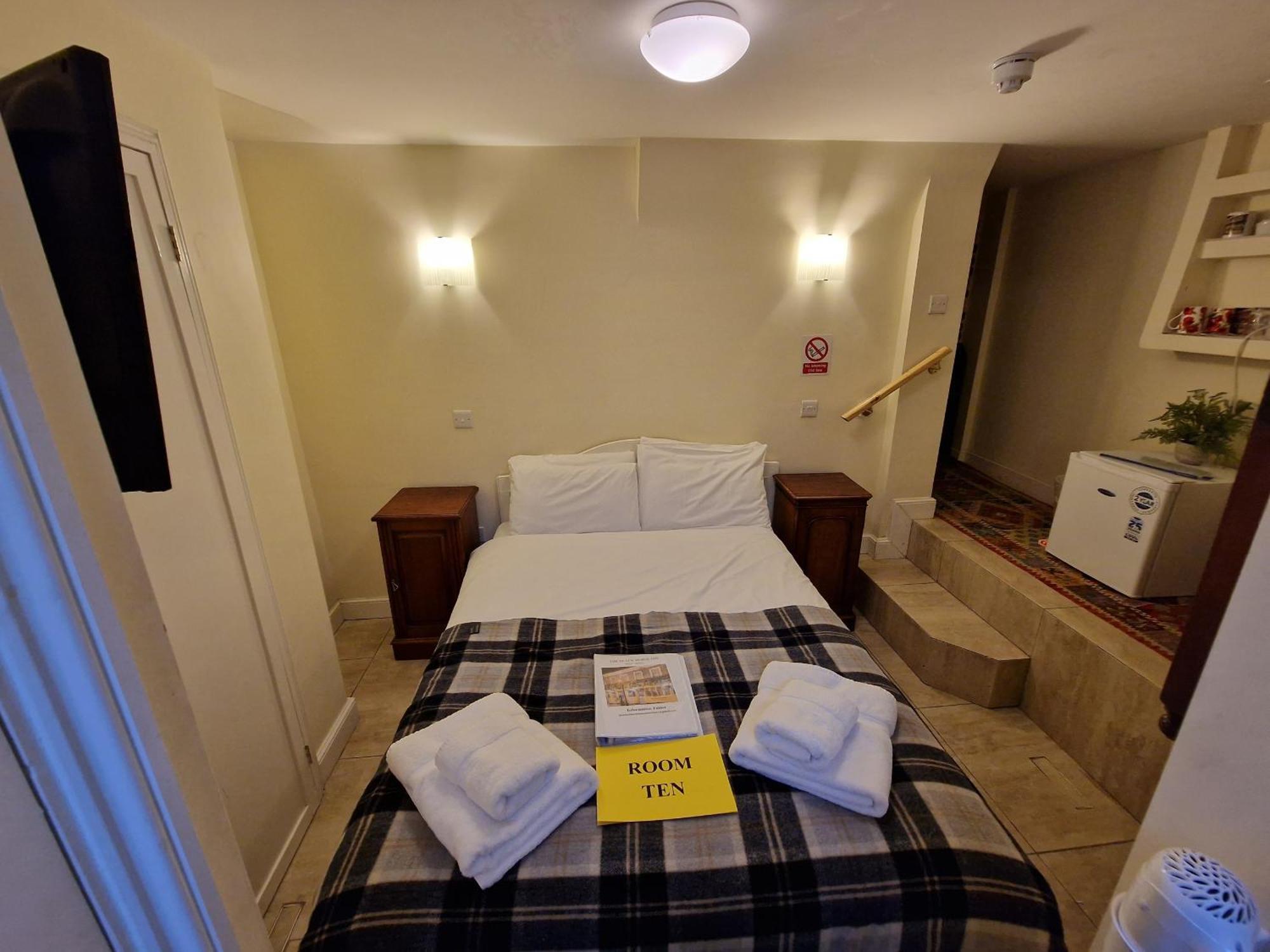 Canterbury Black Horse Room photo