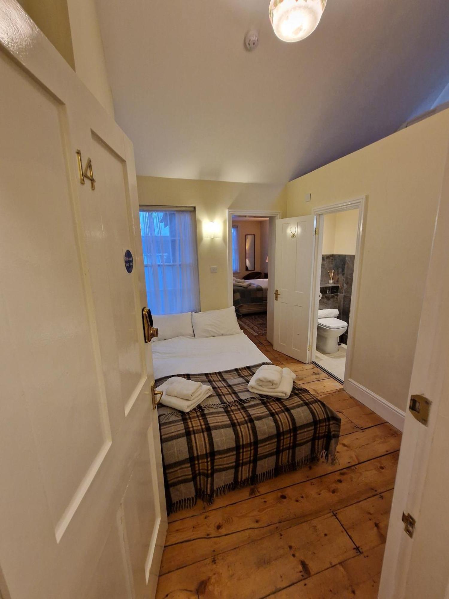 Canterbury Black Horse Room photo
